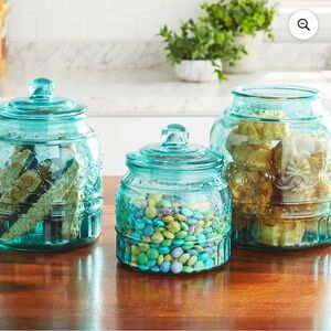 New in box! Pioneer Woman Cassie Glass Canister Set of 3 Teal.